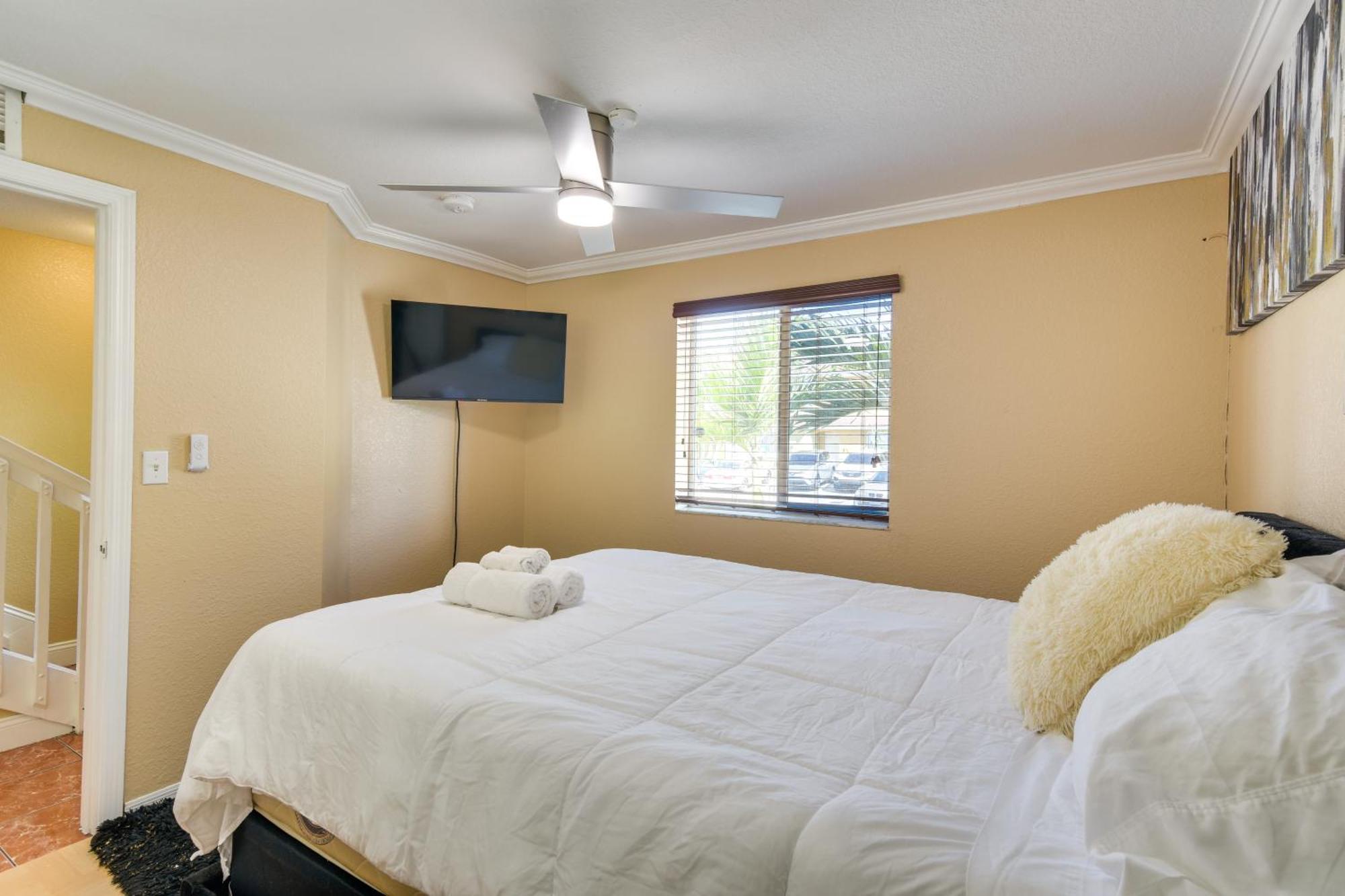 Opa-Locka Townhome, 15 Mi To Miami Beach! 외부 사진