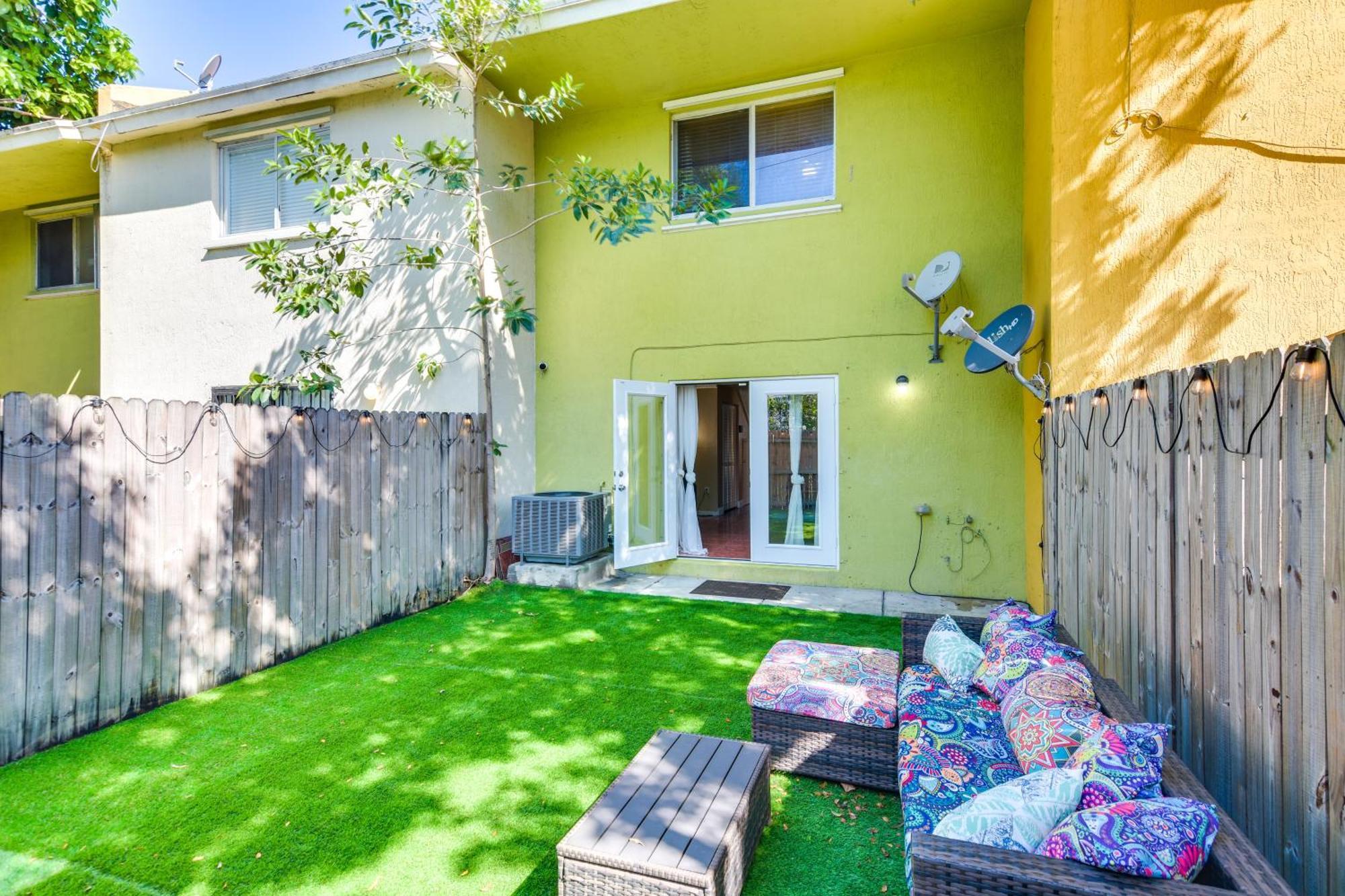 Opa-Locka Townhome, 15 Mi To Miami Beach! 외부 사진