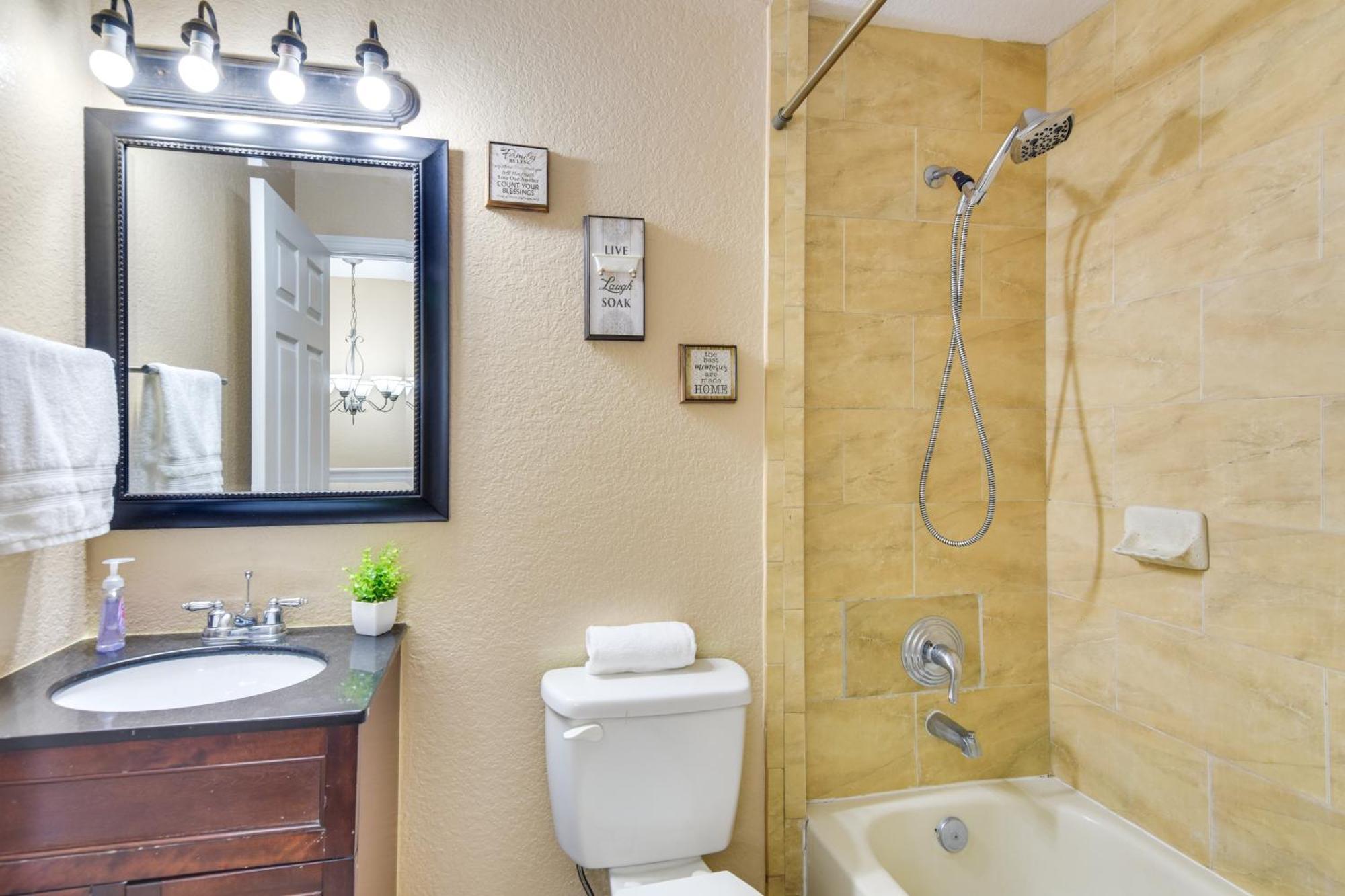 Opa-Locka Townhome, 15 Mi To Miami Beach! 외부 사진